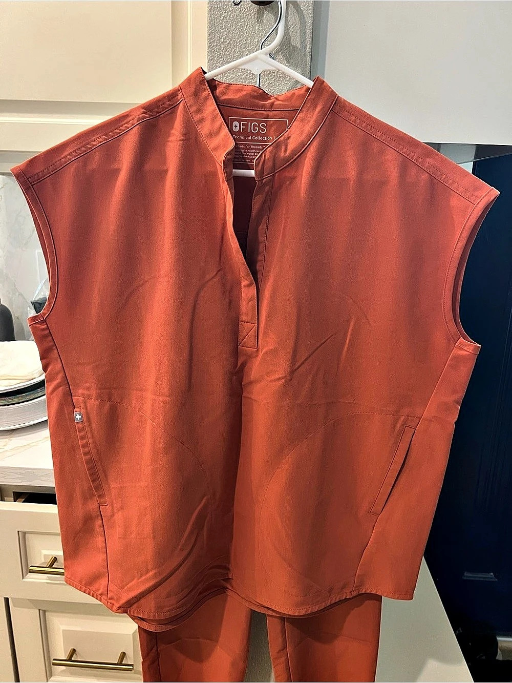 FIGS Technical Collection Rafael Scrub top in Rust Orange Size Small Like New